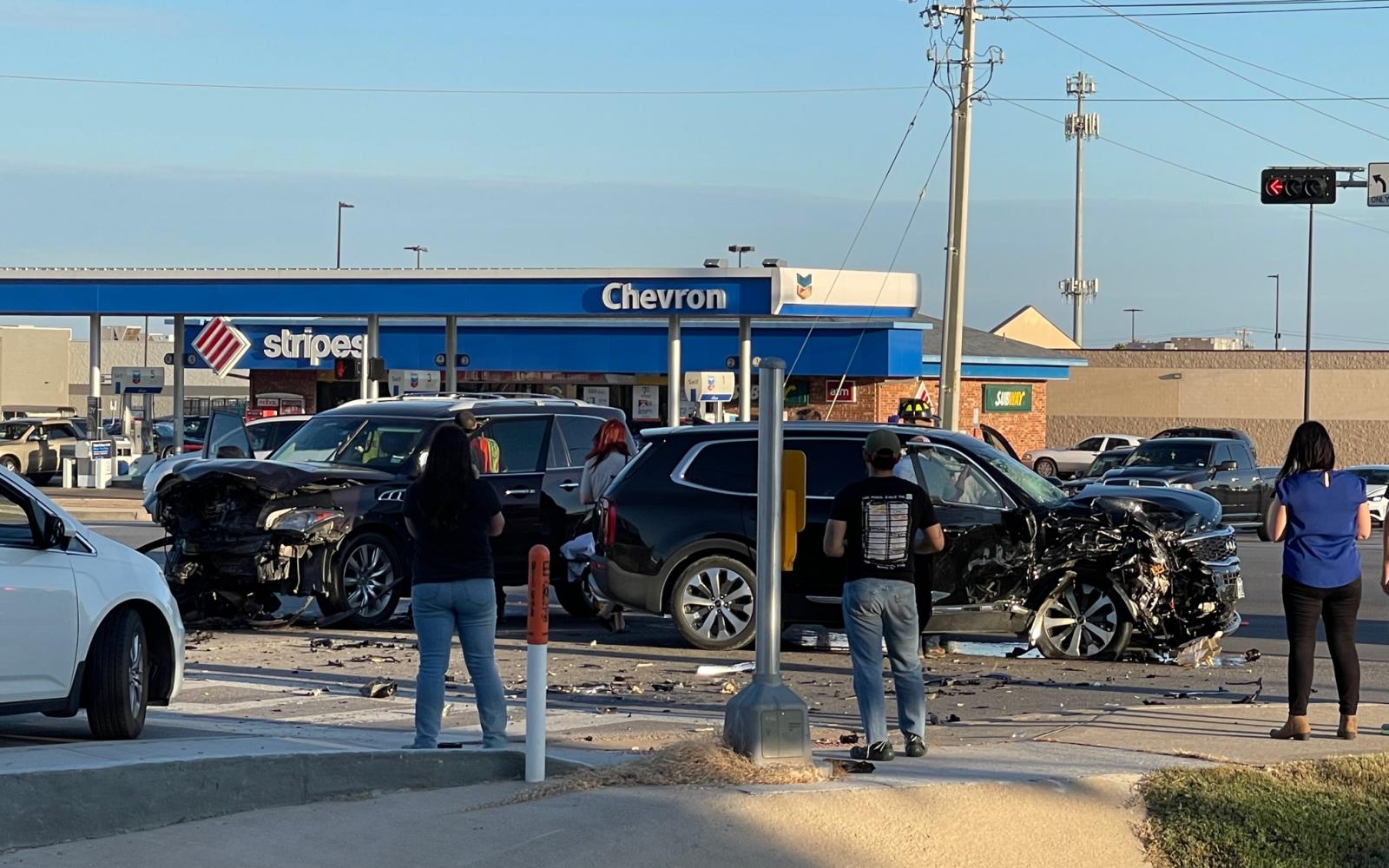 Crash on FM2288 and Sherwood Way 10/26/21 (LIVE! Photo/Sonia Ramirez)