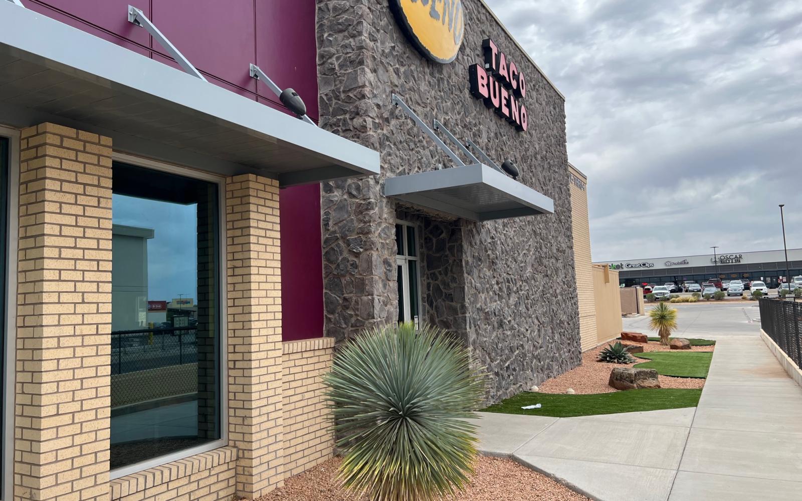 Taco Bueno on Sherwood Way Closes Permanently (LIVE! Photo/Yantis Green)