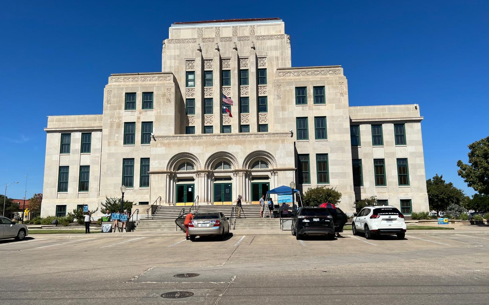 Democrats Protest Sanctuary City at City Hall (LIVE! Photo/Yantis Green)
