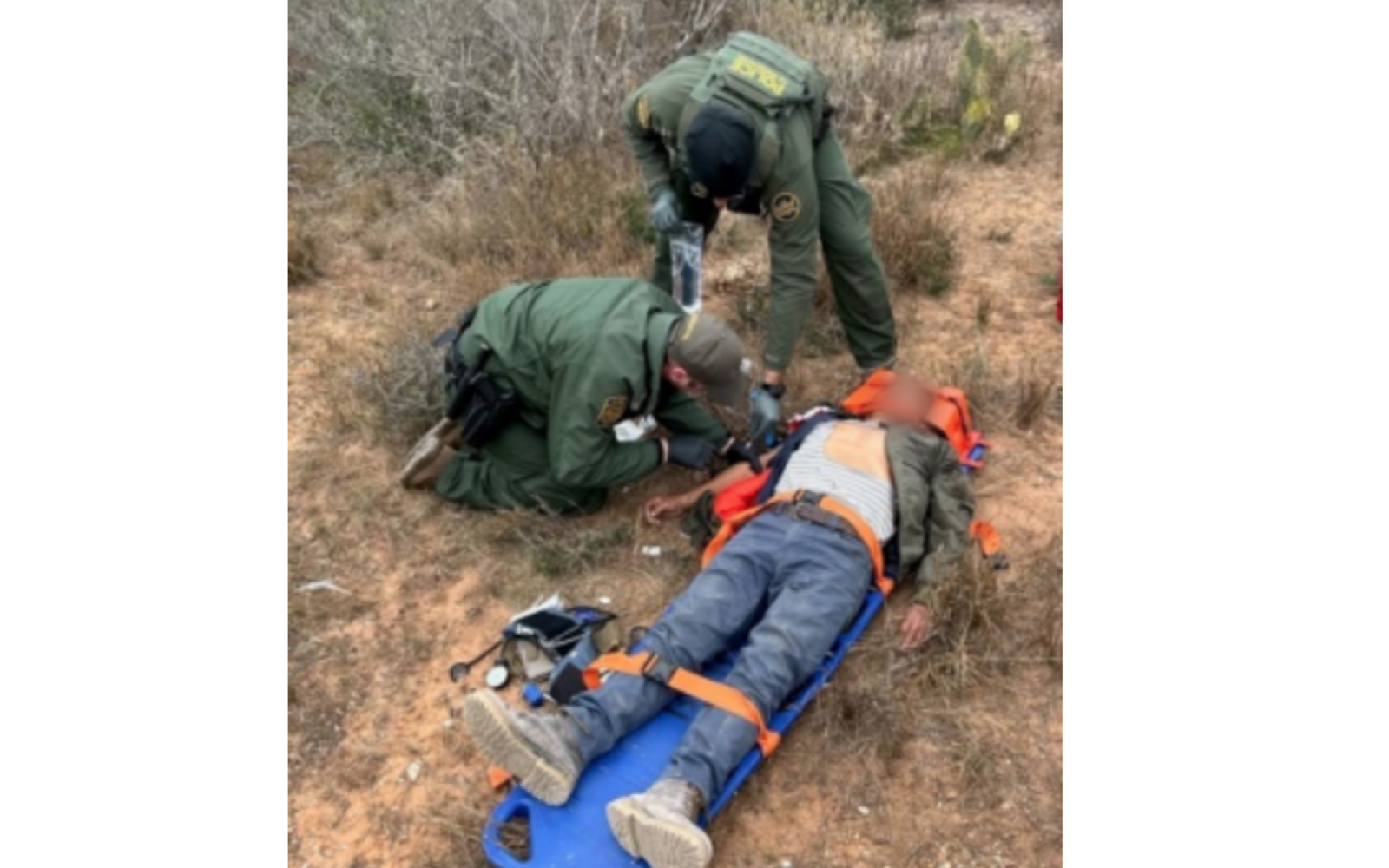 CBP Agents Provide Emergency Medical Care (Courtesy/CBP)