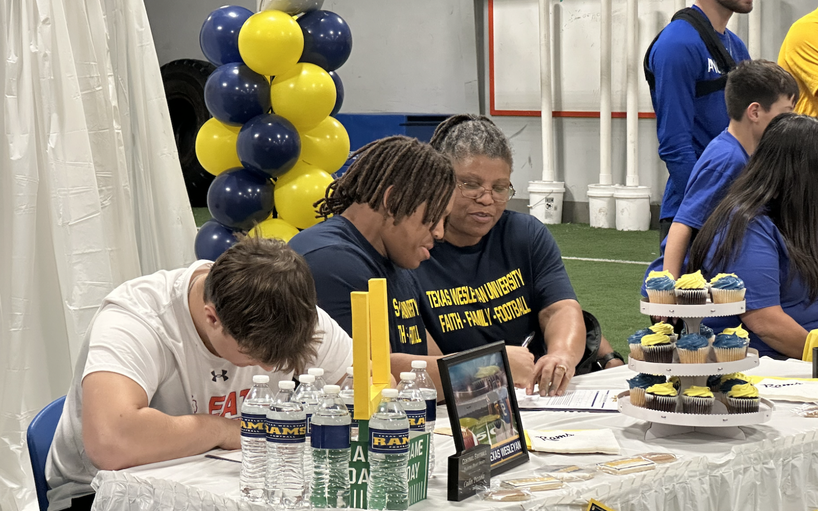 Darius Floyd's Signing