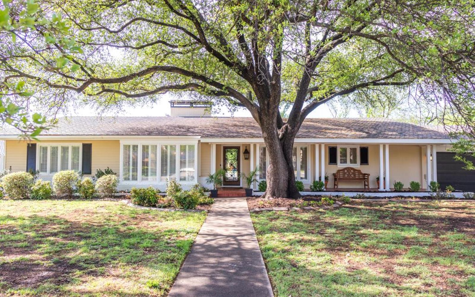 Timeless beauty on a tree-lined street in the heart of Bryant Park! 