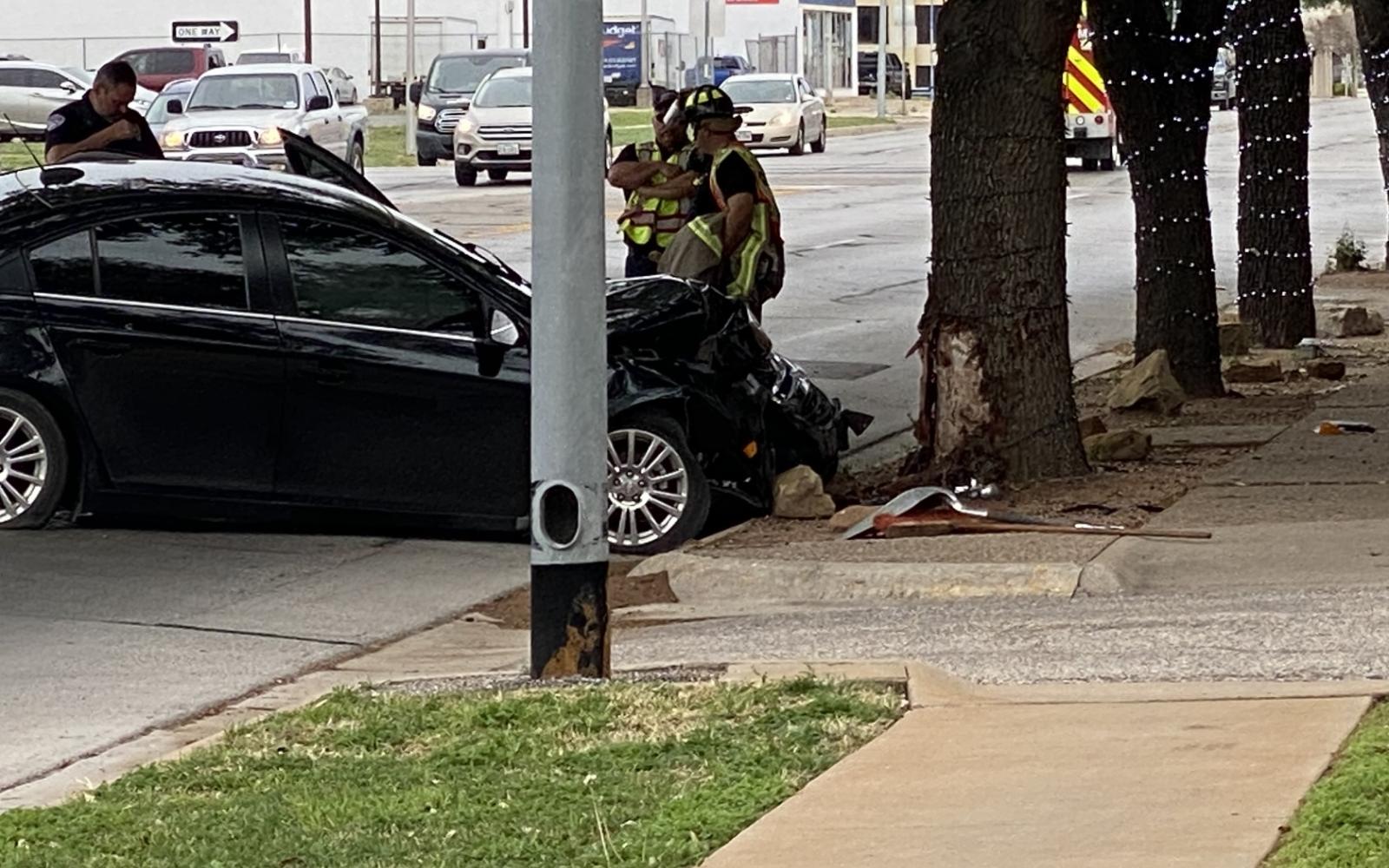 Black Chevy Crash at Econolodge (LIVE! Photo/James Bouligny)