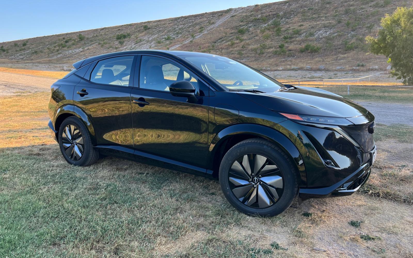 2023 Nissan Ariya EV (LIVE! Photo Yantis Green)