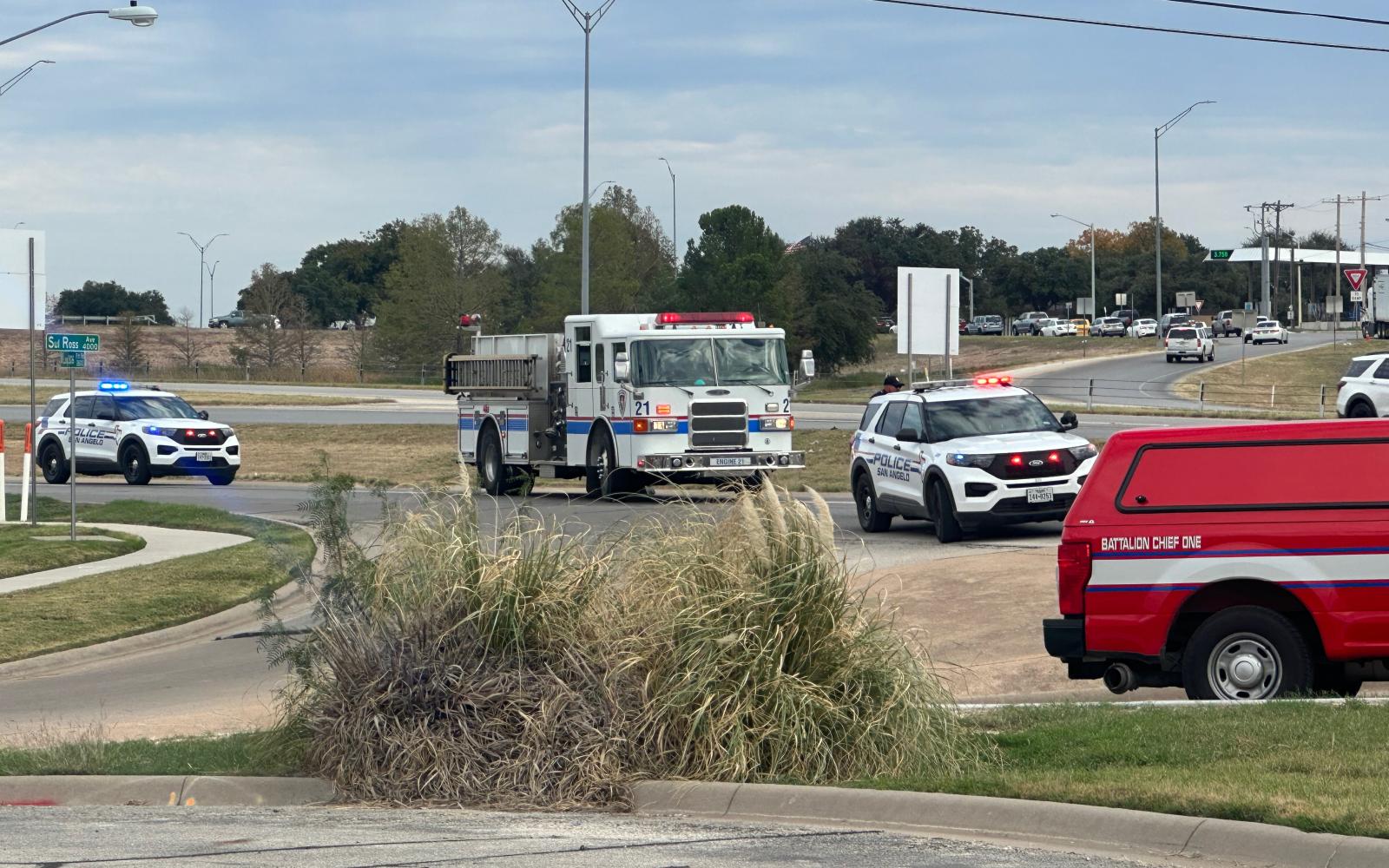 SAN ANGELO, TX — An SUV rollover incident occurred near the site of the old SITEL building on the Loop 306 access road, leaving the vehicle on its side but its occupants, a driver and a child, unharmed.