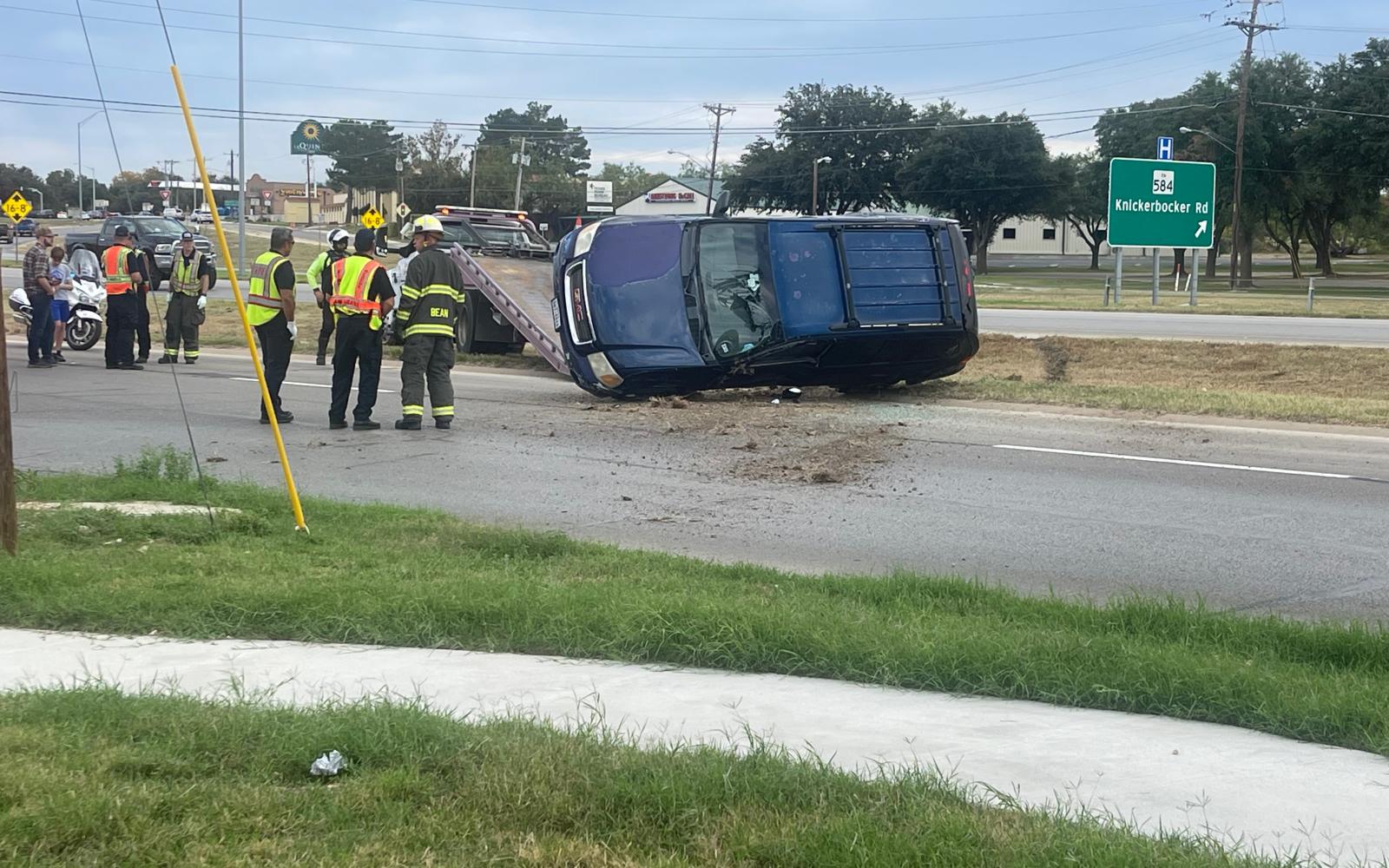 SAN ANGELO, TX — An SUV rollover incident occurred near the site of the old SITEL building on the Loop 306 access road, leaving the vehicle on its side but its occupants, a driver and a child, unharmed.