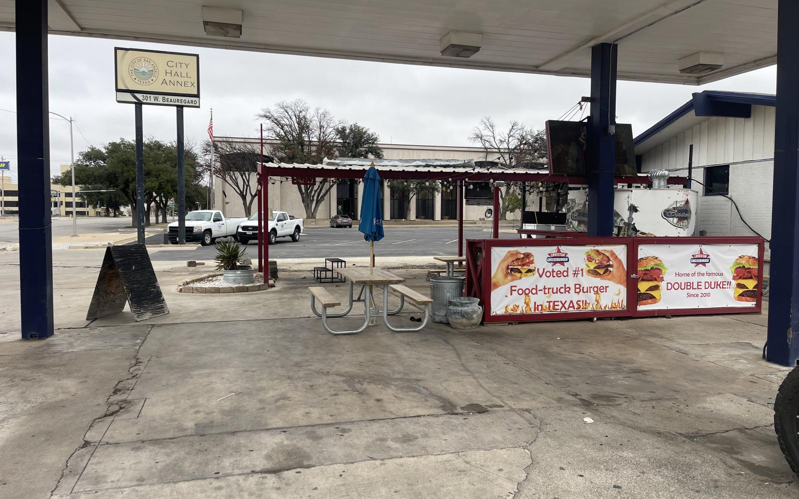 The location of the former Lonestar Cheeseburger Co. that was parked at the Eskimo Hut at the corner of W Beauregard Ave and S Abe St.