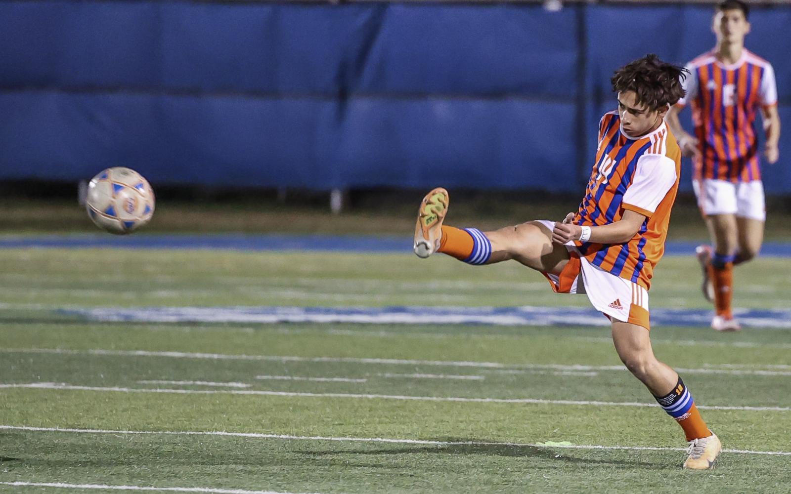 Central Bobcats Gabriel Quiros