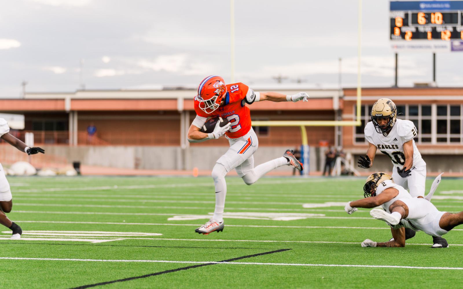 Central's Colton Hill makes a catch against Abilene High on Friday, Aug. 30, 2024, at San Angelo Stadium.