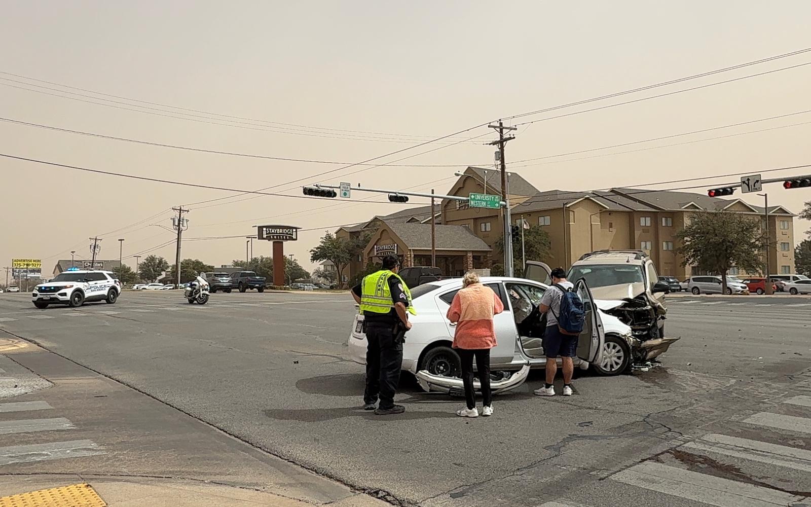 SAN ANGELO, TX — Authorities are investigating a crash at the intersection of Knickerbocker Road and University Avenue, where both drivers insist they had the green light.