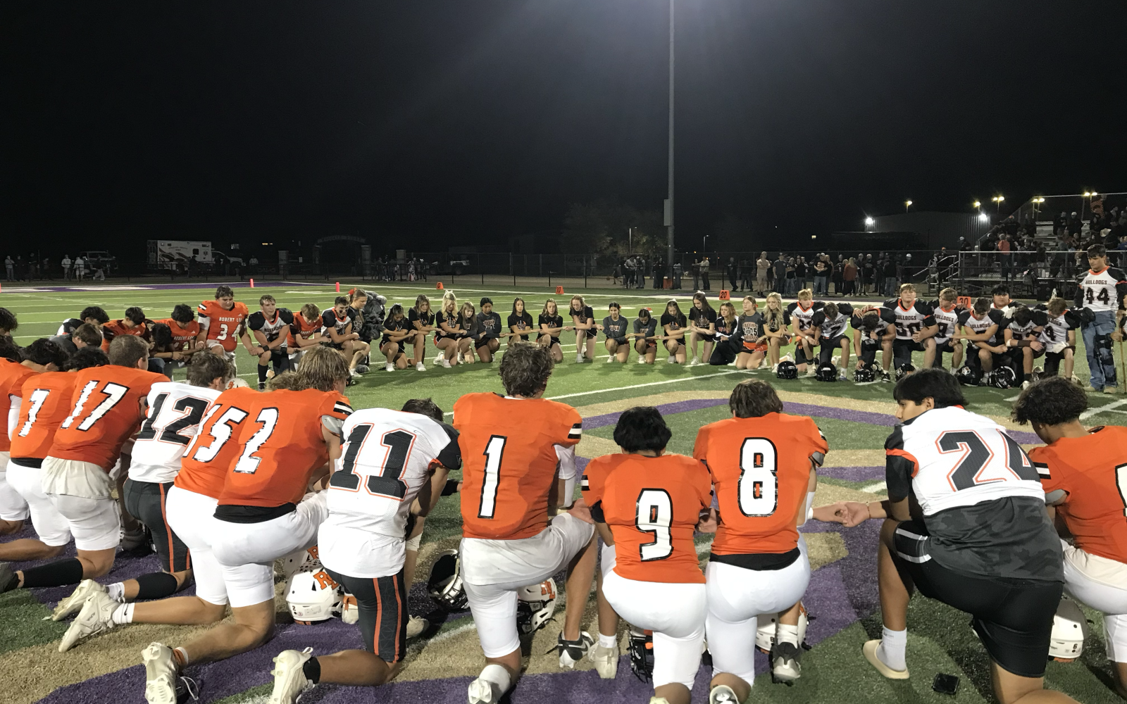 The Robert Lee Steers and Ira Bulldogs pray together after their first-round playoff game Friday, Nov. 14, 2025.