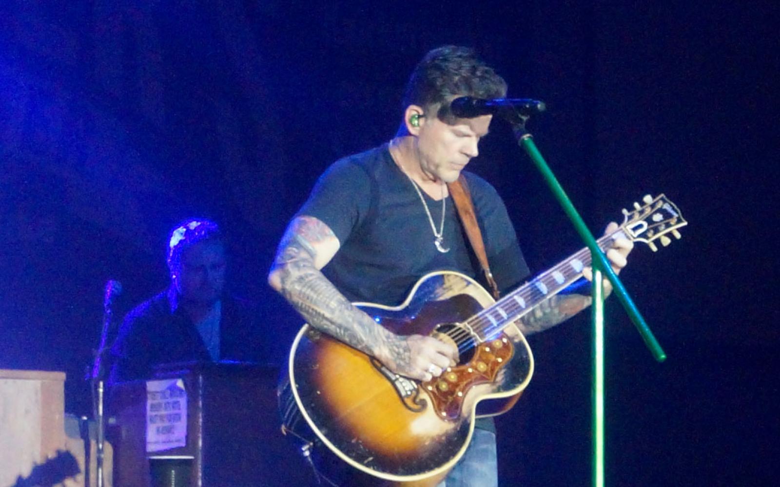 Gary Allan performing in San Angelo in 2017.