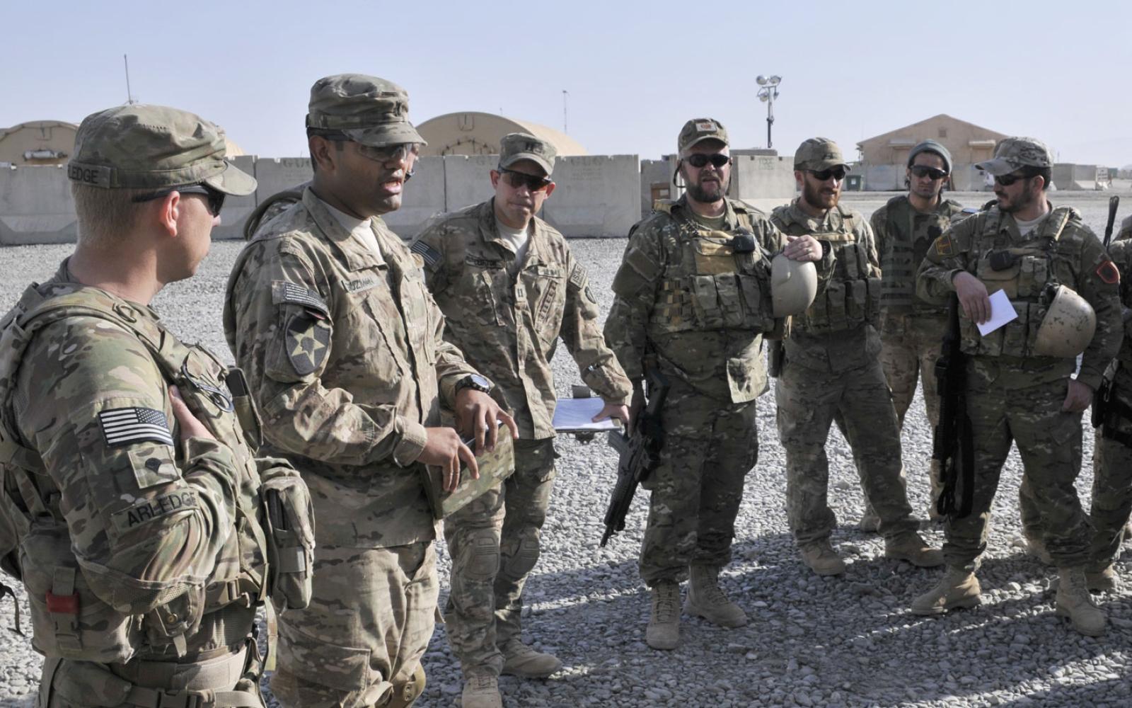 U.S. Soldiers with the Texas National Guard brief their Albanian special operations forces counterparts. (Contributed, Wikipedia)